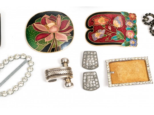 Diverting Lot Of Vintage And Contemporary Belt Buckles And Shoe Buckles