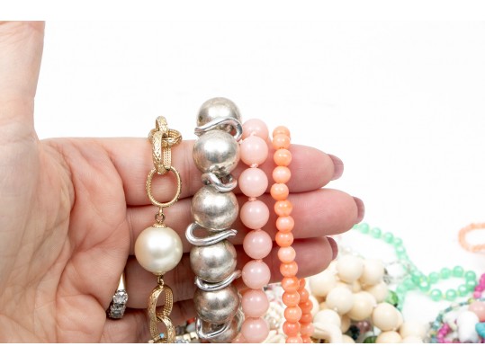 Eye-catching Lot Of Assorted Costume Jewelry Beads 