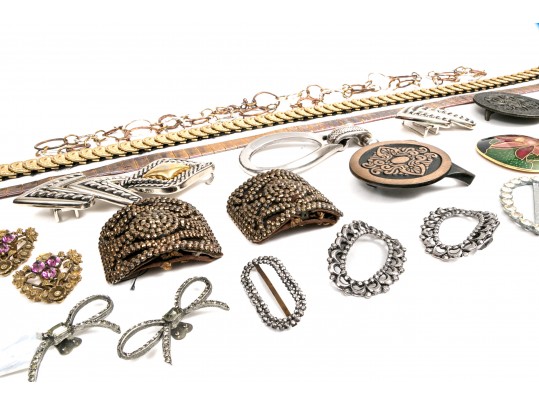 Diverting Lot Of Vintage And Contemporary Belt Buckles And Shoe Buckles