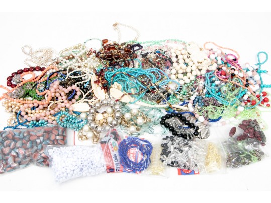 Eye-catching Lot Of Assorted Costume Jewelry Beads 