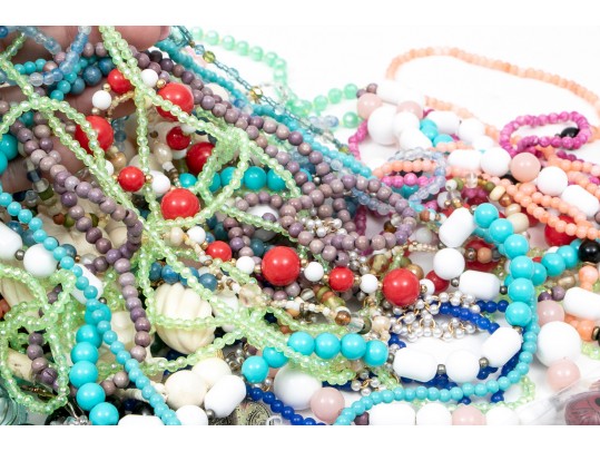 Eye-catching Lot Of Assorted Costume Jewelry Beads 