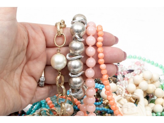 Eye-catching Lot Of Assorted Costume Jewelry Beads 