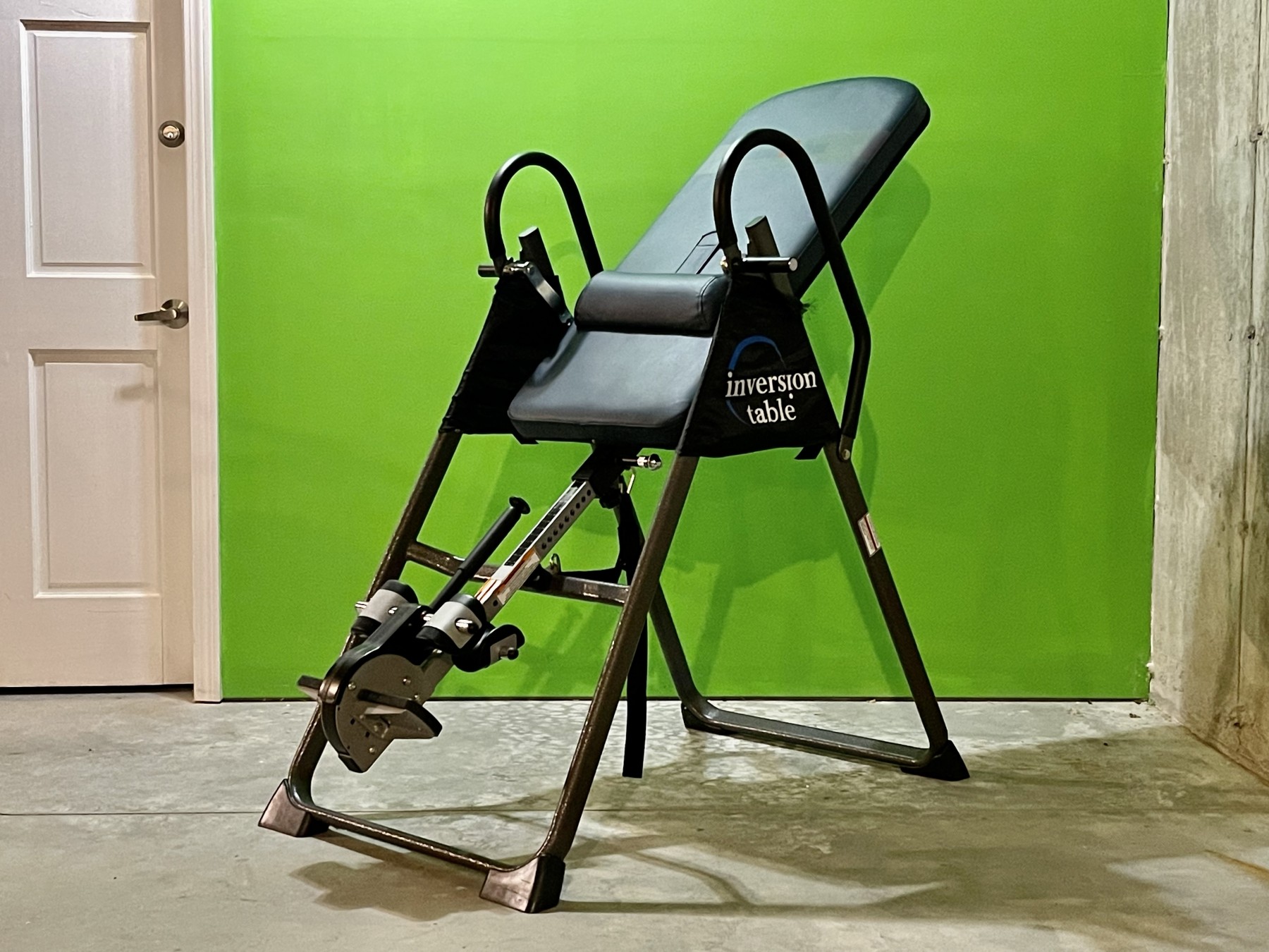 Vintage Inversion Table By IronMan Memory Foam 253816 Black Rock