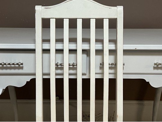 Knob Creek White Paint Decorated Desk With Chair