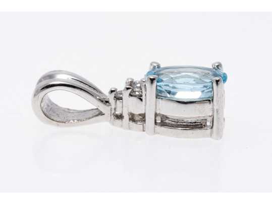 14k White Gold Pretty And Simple Aquamarine And Diamond Pendant