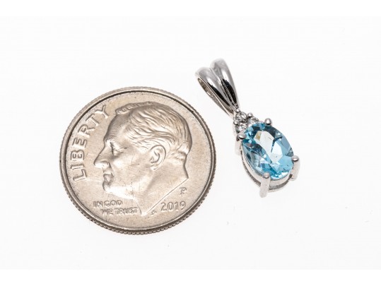 14k White Gold Pretty And Simple Aquamarine And Diamond Pendant