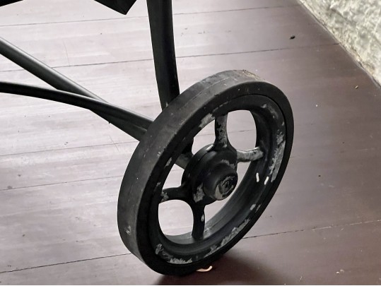 Brown Jordan Patinated Aluminum Chaise Lounge With Cushions