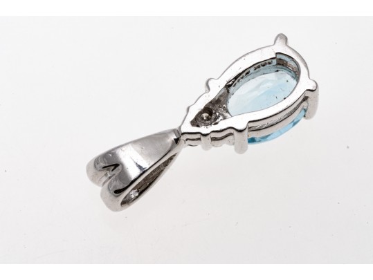 14k White Gold Pretty And Simple Aquamarine And Diamond Pendant