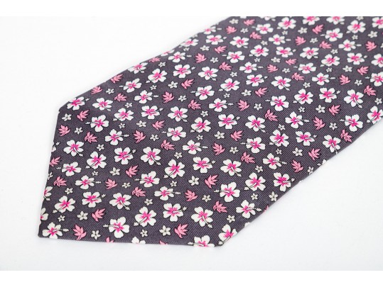 Salavatore Ferragamo Lovely Grey And Pink 100% Silk Neck Tie