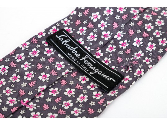 Salavatore Ferragamo Lovely Grey And Pink 100% Silk Neck Tie