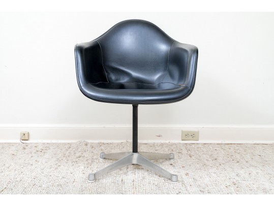 A Mid Century Modern Black Fiberglass Shell Chair