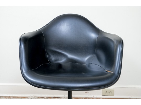 A Mid Century Modern Black Fiberglass Shell Chair
