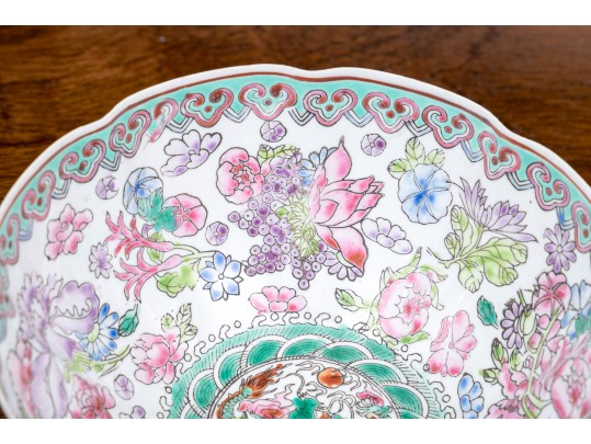 Fine Chinese Famille Rose Egg Shell Porcelain Scalloped Bowl