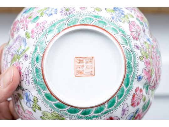 Fine Chinese Famille Rose Egg Shell Porcelain Scalloped Bowl