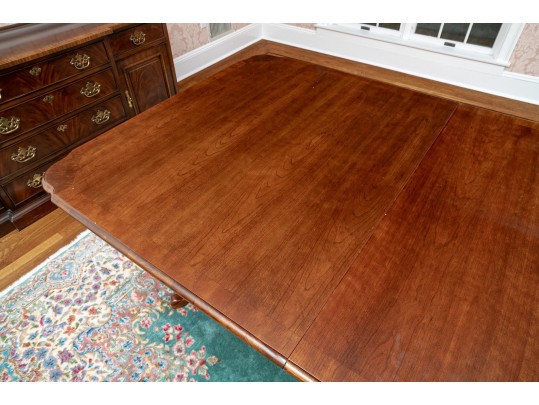 Thomasville Georgian Style Cross-banded Mahogany Double Pedestal Table