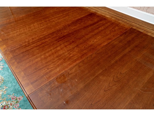 Thomasville Georgian Style Cross-banded Mahogany Double Pedestal Table