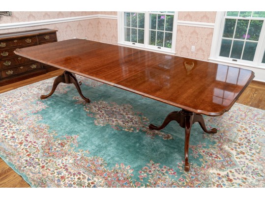 Thomasville Georgian Style Cross-banded Mahogany Double Pedestal Table