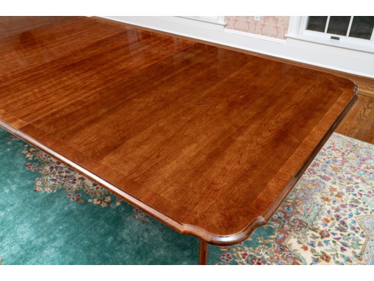 Thomasville Georgian Style Cross-banded Mahogany Double Pedestal Table