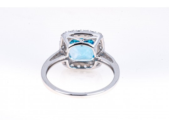 Vibrant 10K White Gold And Blue Topaz Ring, Size 7.25