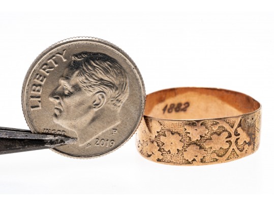 Antique 14K Band Style Ring With Engraved Designs