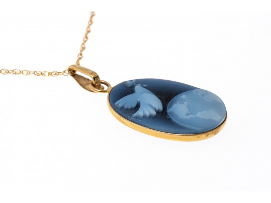 14k Yellow Gold Pretty Black And White Peace On Earth Cameo Pendant, With Chain