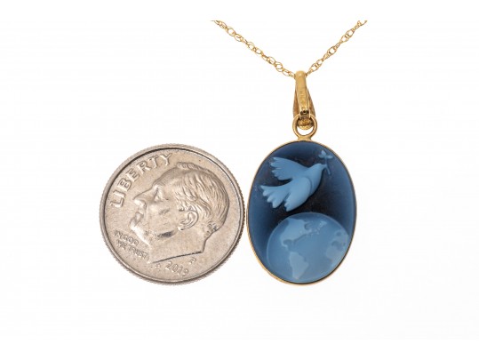 14k Yellow Gold Pretty Black And White Peace On Earth Cameo Pendant, With Chain