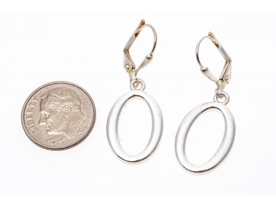 Sleek And Stylish Pair Of Oval Pendant Earrings 