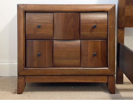 Raymour & Flanigan Jovie Nightstand