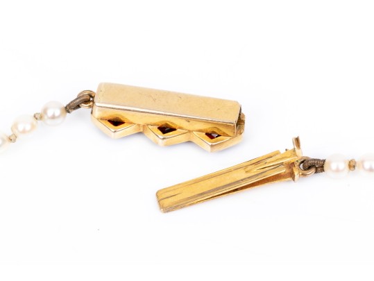 Graduated Cultured Pearl Necklace, 14K And Garnet Clasp