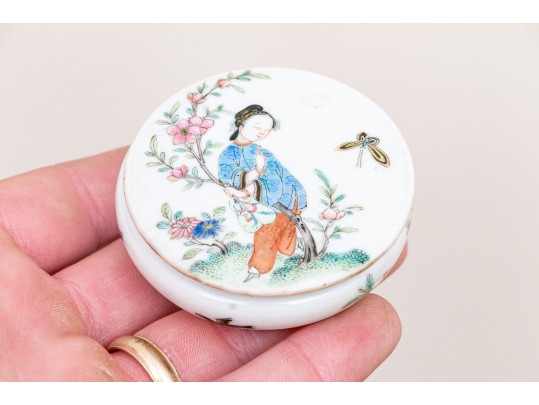 Chinese Famille Rose Round Porcelain Trinket Box