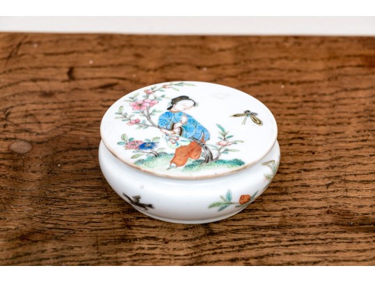 Chinese Famille Rose Round Porcelain Trinket Box