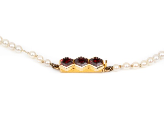 Graduated Cultured Pearl Necklace, 14K And Garnet Clasp
