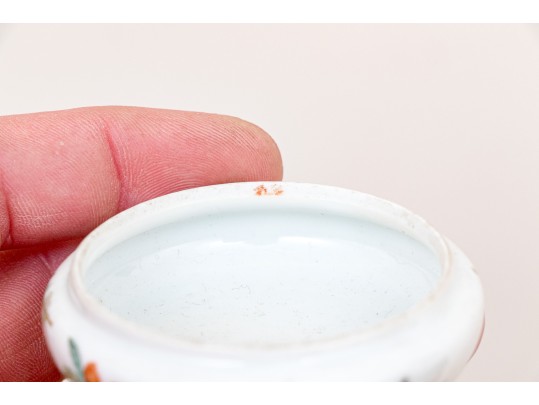 Chinese Famille Rose Round Porcelain Trinket Box