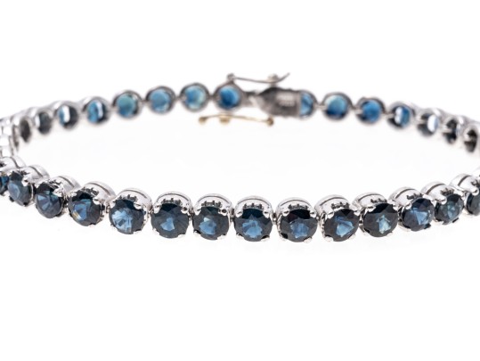 18K White Gold And Sapphire Line Bracelet