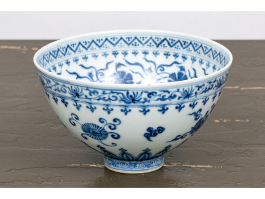 Chinese Underglaze Blue And White Porcelain Footed Bowl