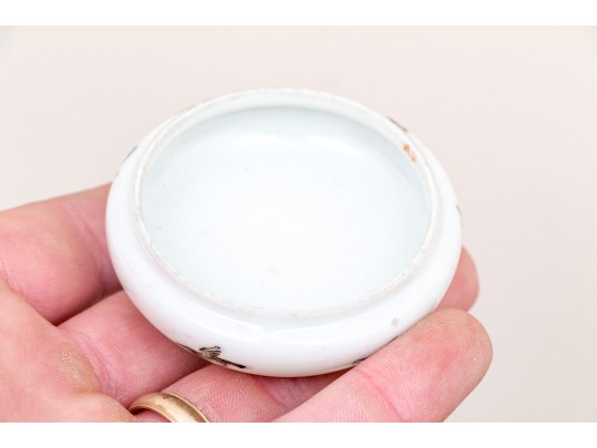 Chinese Famille Rose Round Porcelain Trinket Box