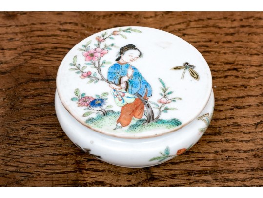 Chinese Famille Rose Round Porcelain Trinket Box