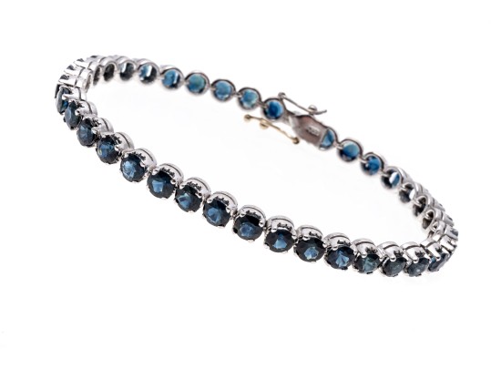 18K White Gold And Sapphire Line Bracelet