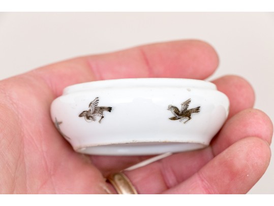 Chinese Famille Rose Round Porcelain Trinket Box