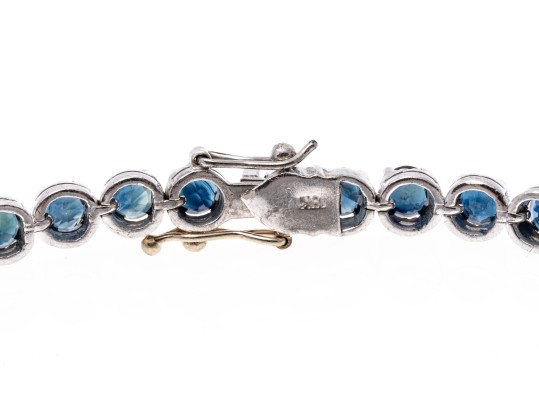18K White Gold And Sapphire Line Bracelet
