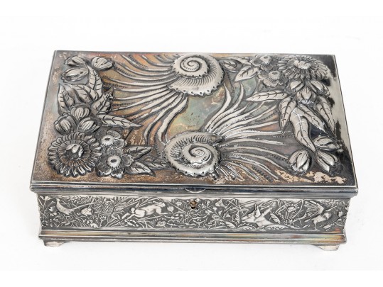 Rogers Brothers 19th Century American Silver Plated Dresser Box, Heavily Repousse
