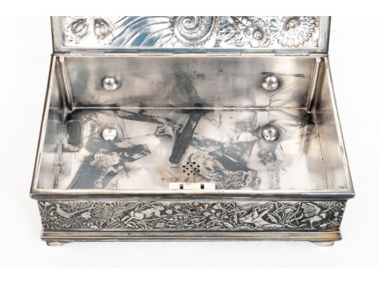 Rogers Brothers 19th Century American Silver Plated Dresser Box, Heavily Repousse