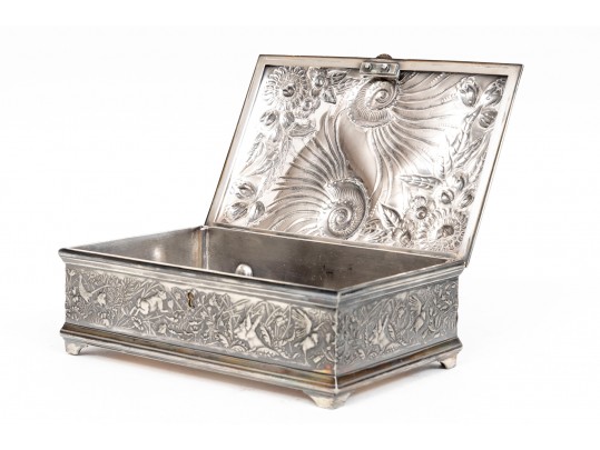 Rogers Brothers 19th Century American Silver Plated Dresser Box, Heavily Repousse