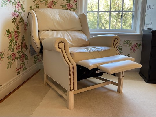 Luxurious Thomasville Leather Upholstered Reclining Wing Chair