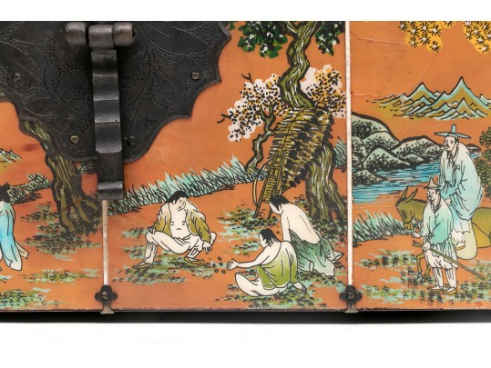 Chinese Decorative Jewlery Box With Figures