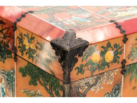 Chinese Decorative Jewlery Box With Figures