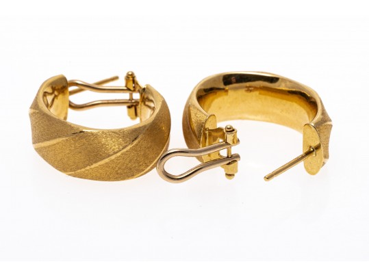 18k Yellow Gold Handsome Florentine Finished Ribbed Hoop Earrings