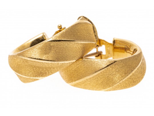 18k Yellow Gold Handsome Florentine Finished Ribbed Hoop Earrings
