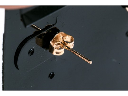 Lot Of Two 14k Gold Jewelry Pieces Including A Bracelet And Earrings