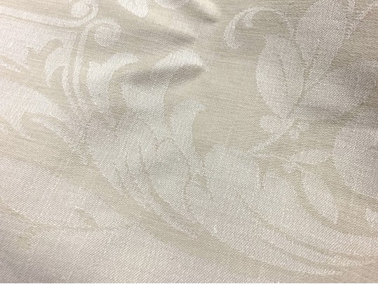 Large Table Cloth With 8 Compatible Mats & Napkins - 70